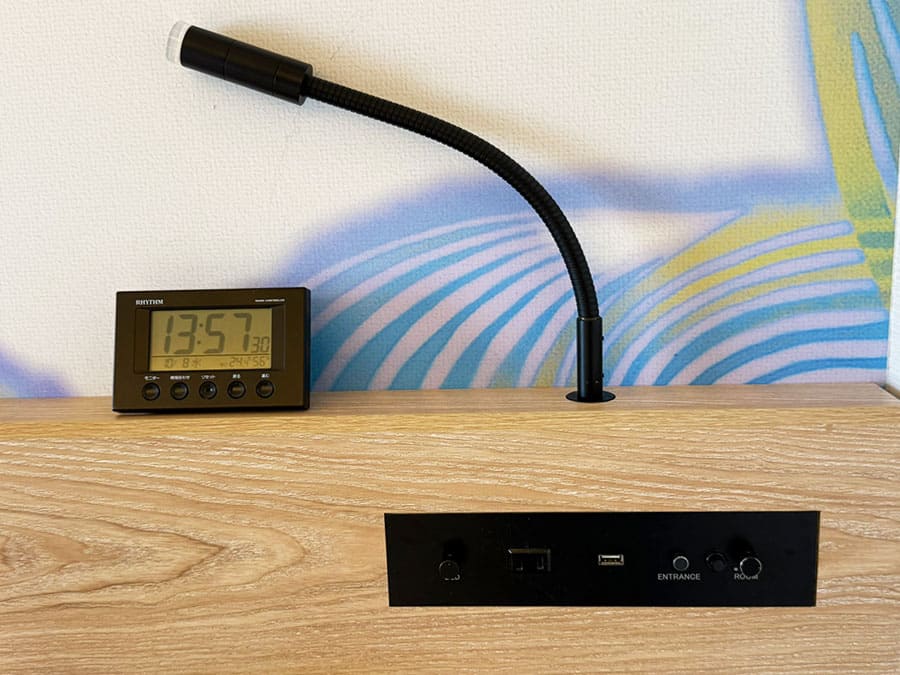 ノボテル沖縄那覇 客室 スタンダードツイン ベッド 枕元 ライト 電源 USB