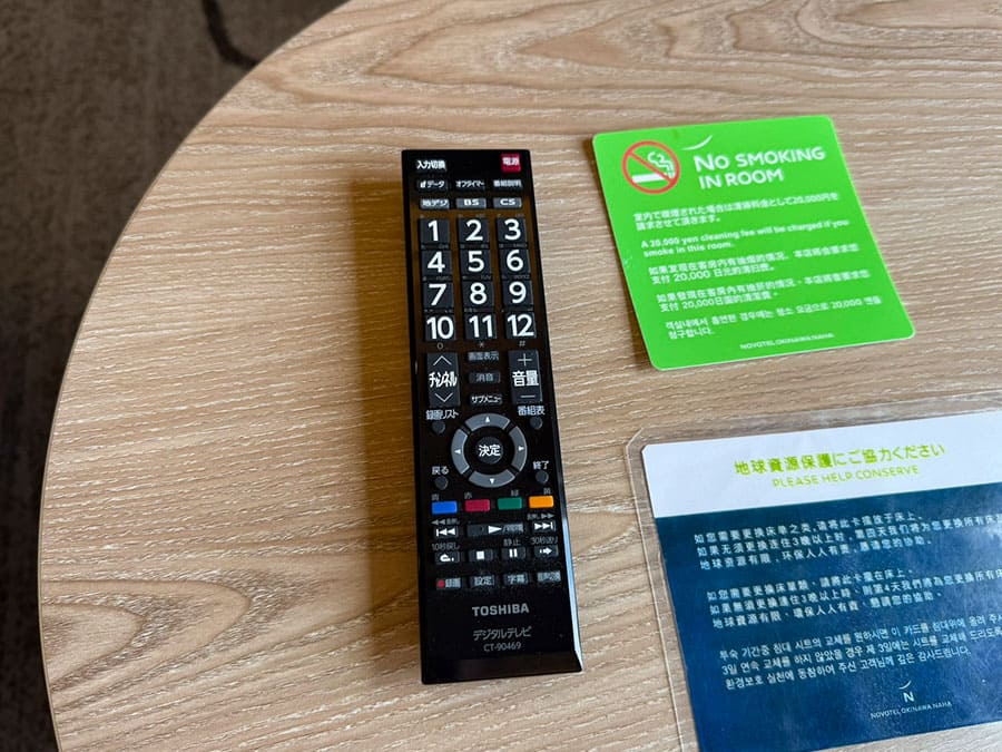 ノボテル沖縄那覇 客室 スタンダードツイン テレビ リモコン 禁煙