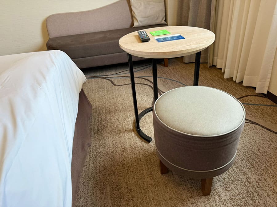 ノボテル沖縄那覇 客室 スタンダードツイン テーブルセット