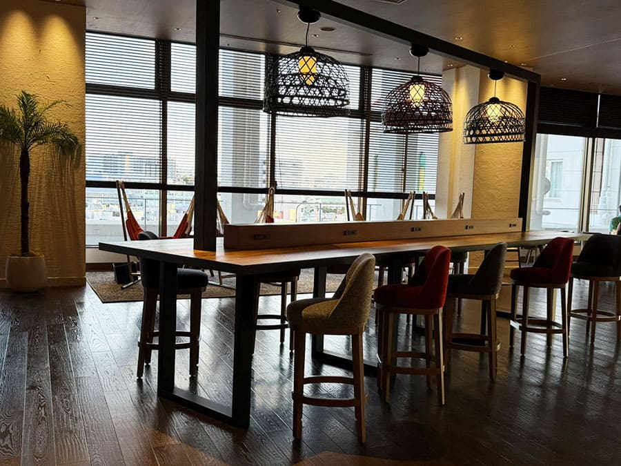 那覇市 ホテル ノボテル沖縄那覇 1F ロビー階 グルメバー コワーキングスペース