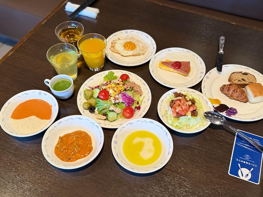 那覇市 ホテル ノボテル沖縄那覇 2F オールデイダイニング フードエクスチェンジ アヴァンセ 朝食 朝食会場 バイキング ビュッフェスタイル