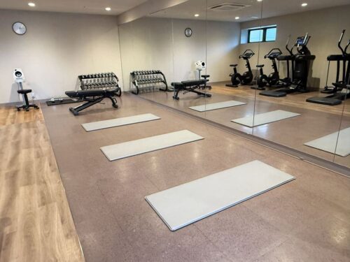 那覇市 ホテル ノボテル沖縄那覇 2F フィットネスジム インバランス マット ストレッチ
