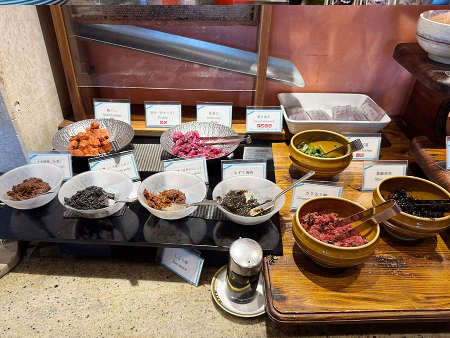 ホテル ノボテル沖縄那覇 朝食 ビュッフェ ご飯のお供 もずく海苔 昆布 漬物 梅干し