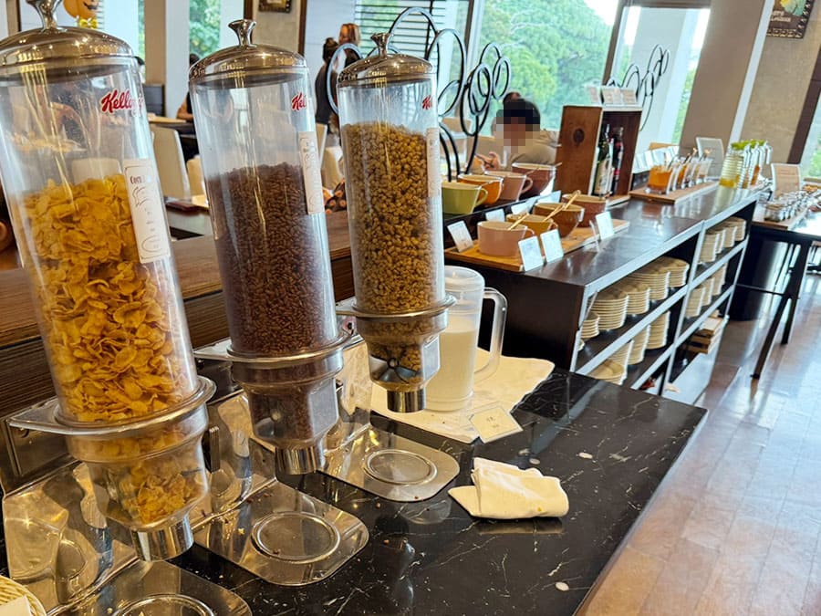 ホテル ノボテル沖縄那覇 朝食 ビュッフェ シリアル 牛乳