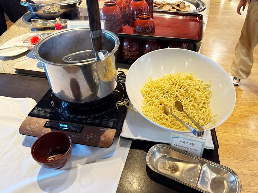 ホテル ノボテル沖縄那覇 朝食 ビュッフェ 沖縄そば