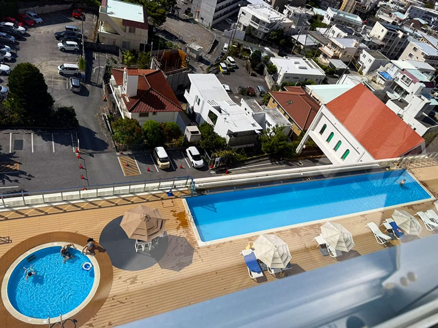 ノボテル沖縄那覇 プール インフィニティプール 6階からの眺め