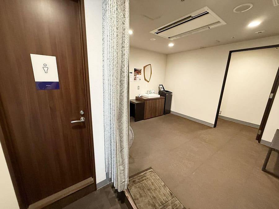 ノボテル沖縄那覇 プール 更衣室 脱衣所 トイレ付き