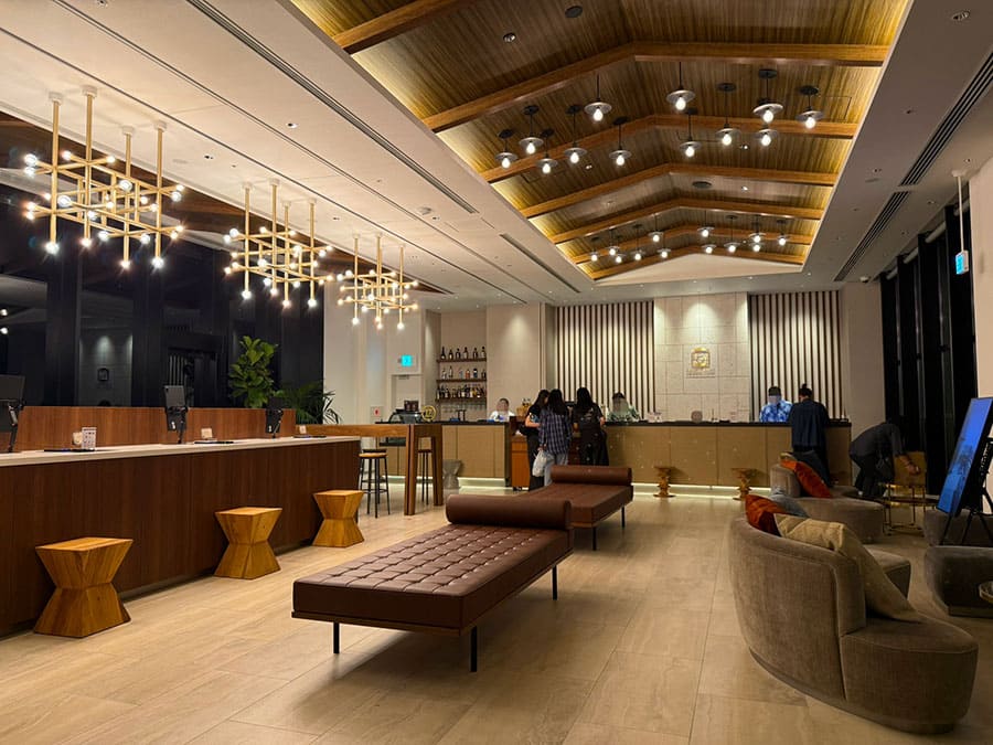 那覇市 ラ・ジェント・ホテル沖縄那覇 17階 ロビー 受付 レセプション フロント 夜