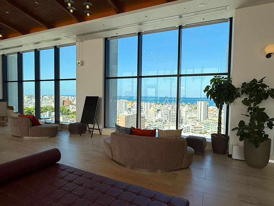 那覇市 ラ・ジェント・ホテル沖縄那覇 17階 ロビー 受付 レセプション フロント 眺め