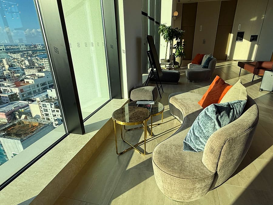 那覇市 ラ・ジェント・ホテル沖縄那覇 17階 ロビー 受付 レセプション フロント 眺め