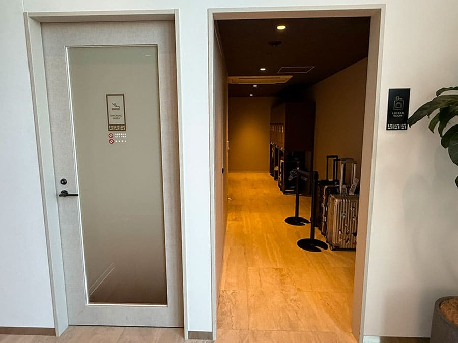 那覇市 ラ・ジェント・ホテル沖縄那覇 17階 ロビー セルフクローク ロッカールーム 荷物預かり 喫煙所