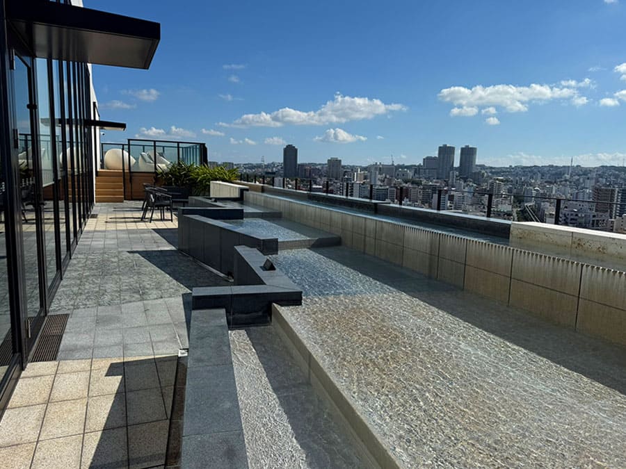 那覇市 ラ・ジェント・ホテル沖縄那覇 17階 ルーフトップバー ラウンジ ルーフバルコニー