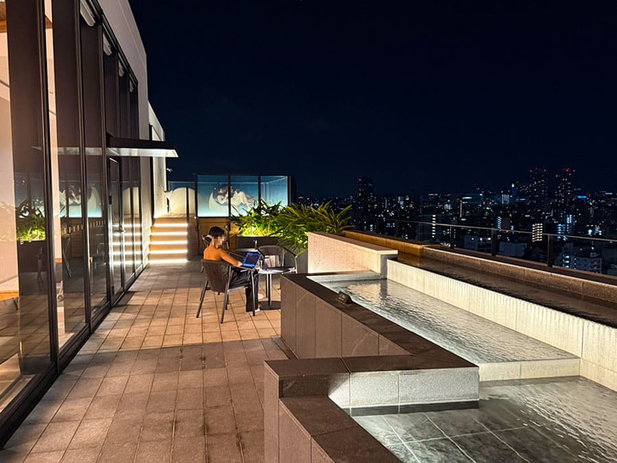 那覇市 ラ・ジェント・ホテル沖縄那覇 17階 ルーフトップバー 夜景 ラウンジ ルーフバルコニー