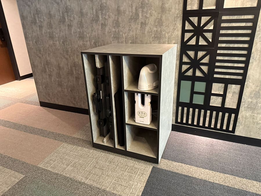 那覇市 ラ・ジェント・ホテル沖縄那覇 エレベーターホール 6階 ズボンプレッサー アイロン アイロン台 シューズドライヤー