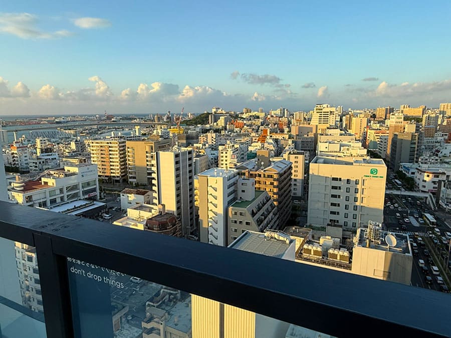 那覇市 ラ・ジェント・ホテル沖縄那覇 17階 ルーフトップバー ラウンジ ルーフバルコニー 屋上テラス 景観 夕景