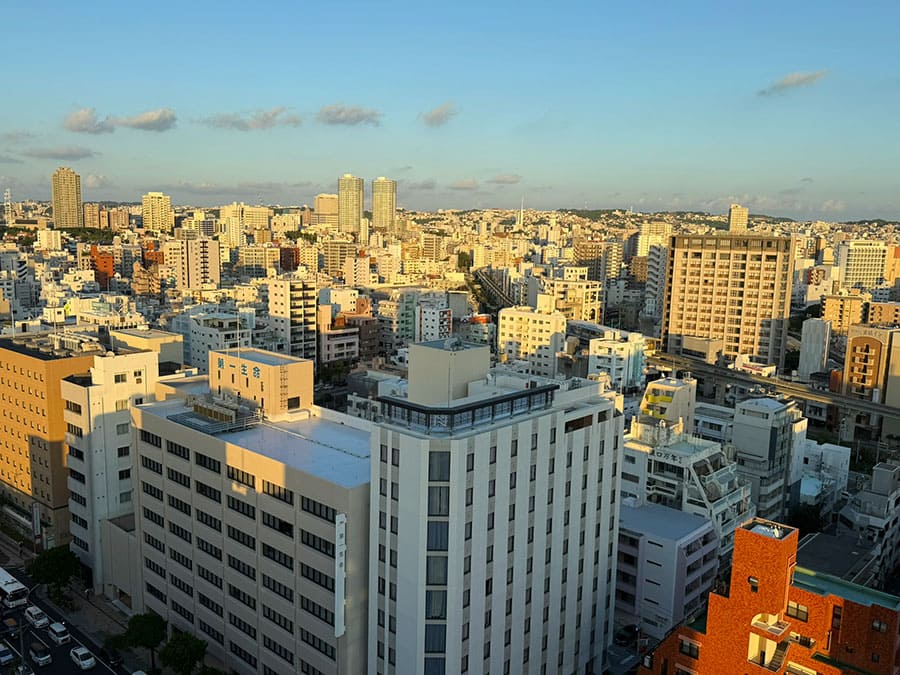 那覇市 ラ・ジェント・ホテル沖縄那覇 17階 ルーフトップバー ラウンジ ルーフバルコニー 屋上テラス 景観 夕景