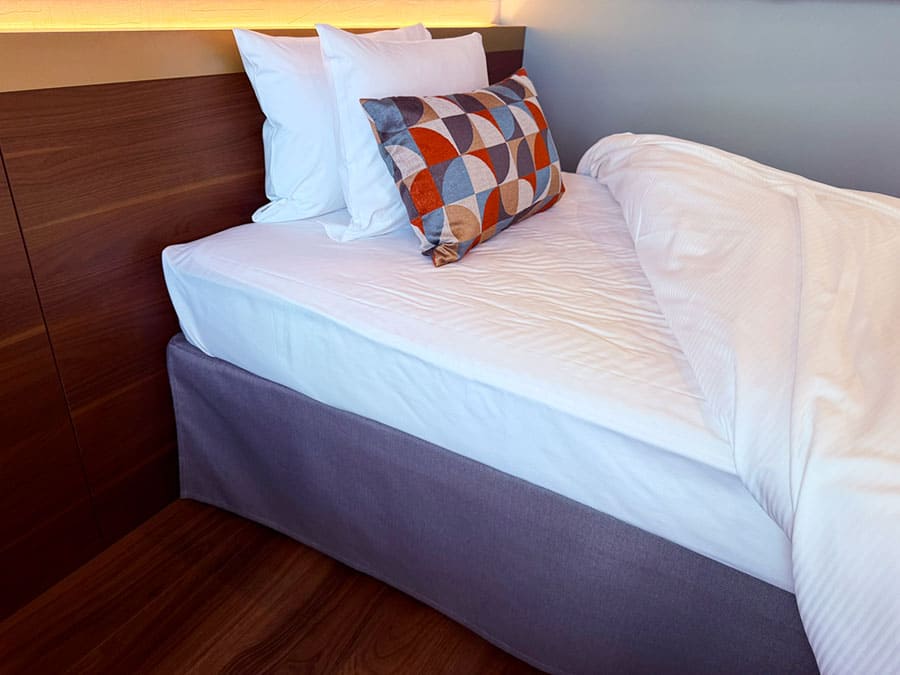 那覇市 ラ・ジェント・ホテル沖縄那覇 客室 モデレートツイン ベッド 枕 マットレス 厚み