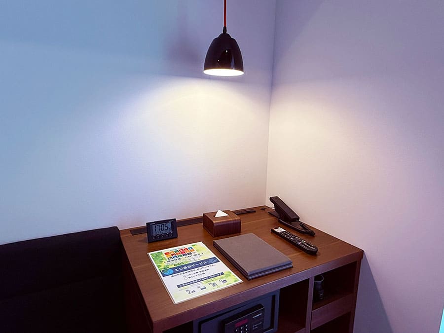 那覇市 ラ・ジェント・ホテル沖縄那覇 客室 モデレートツイン 棚 電話 ティッシュ