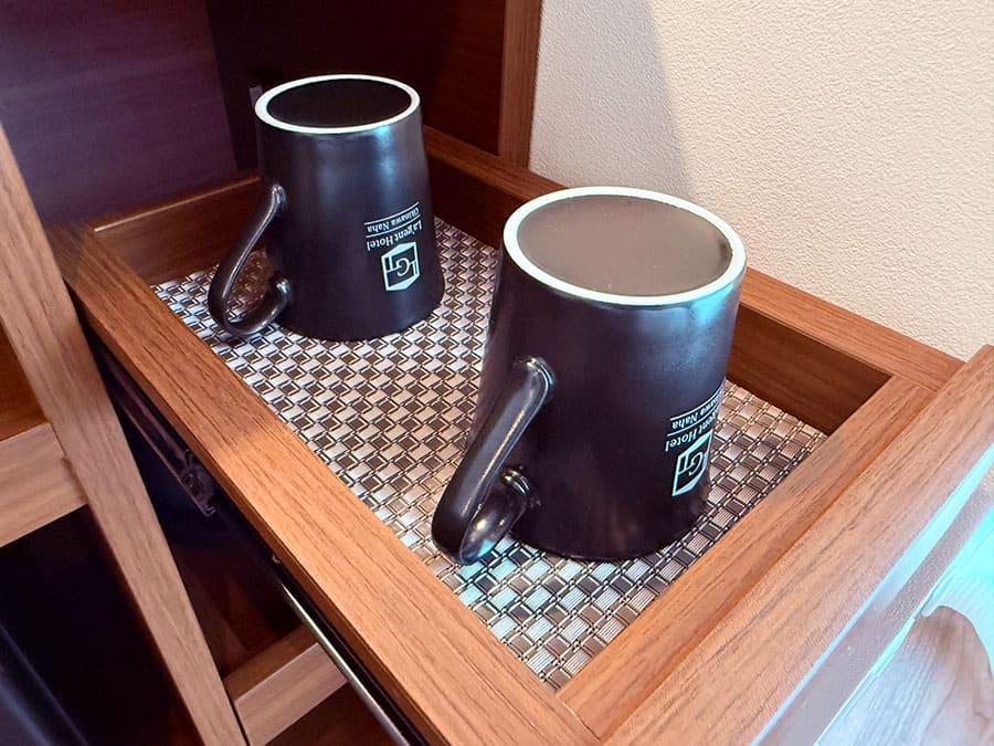 那覇市 ラ・ジェント・ホテル沖縄那覇 客室 モデレートツイン 棚 マグカップ