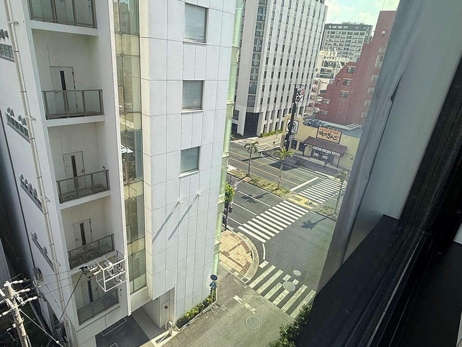 那覇市 ラ・ジェント・ホテル沖縄那覇 客室 モデレートツイン ビュー 窓からの景観 国道ビュー