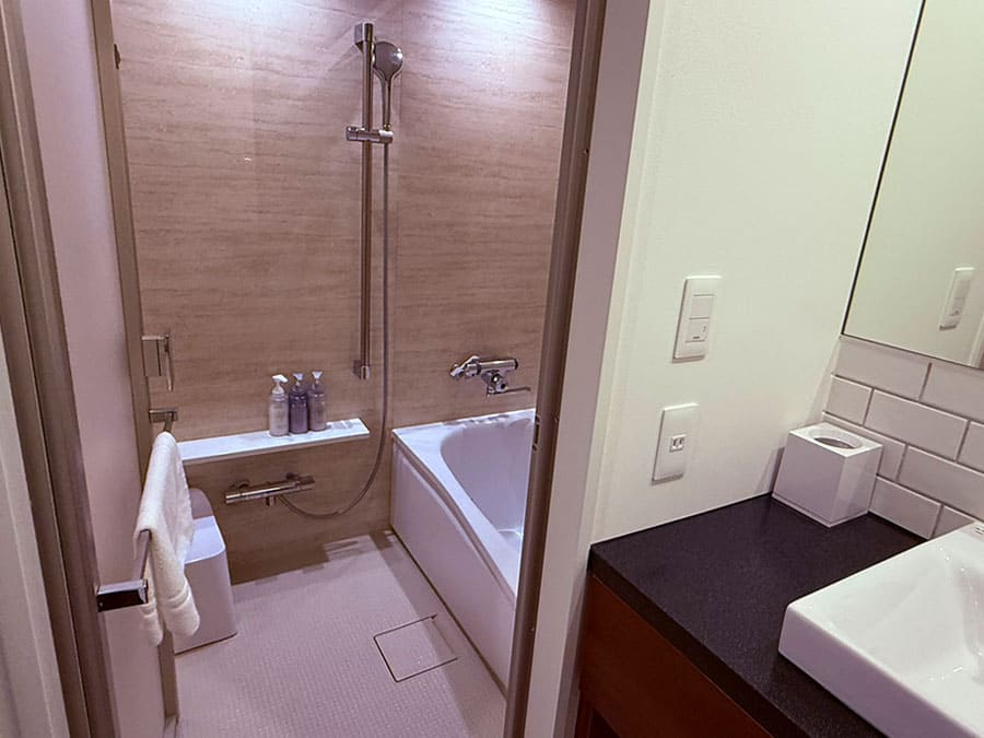 那覇市 ラ・ジェント・ホテル沖縄那覇 客室 モデレートツイン パウダールーム バスルーム シャワー バスタブ