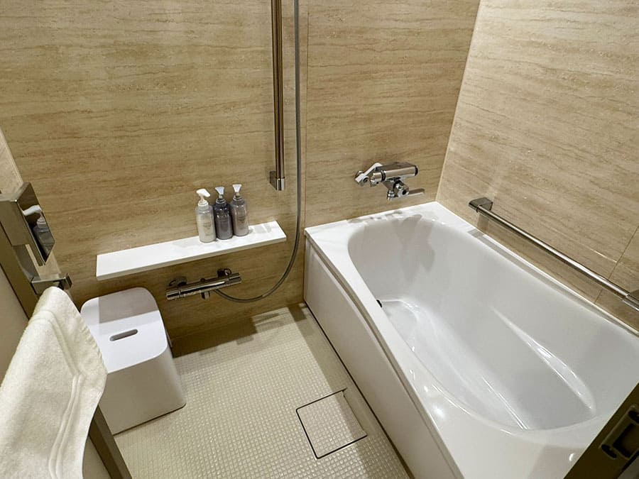 那覇市 ラ・ジェント・ホテル沖縄那覇 客室 モデレートツイン バスルーム シャワー バスタブ