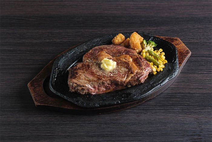 ラヴィット グルメ パブ ラウンジ エメラルド ジャンボステーキ