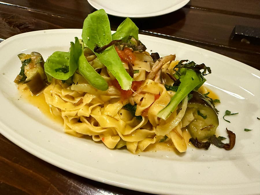 宮古島 フィッシュ タヴェルナ サンボ イタリア料理 お出汁でパスタ 平打ち麺