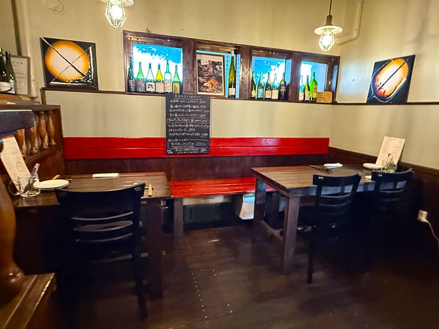 宮古島 フィッシュ タヴェルナ サンボ イタリア料理 店内 雰囲気 テーブル席